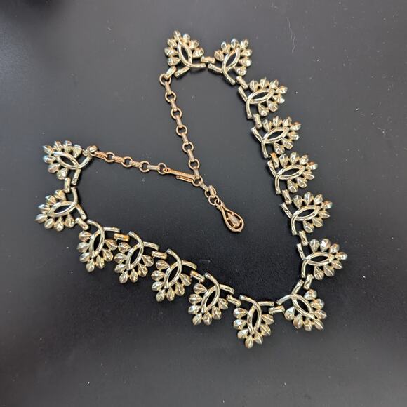"Vintage Romantic Meets Retro Red" Jewelry Collection – 12 Pieces - Picture 15 of 15